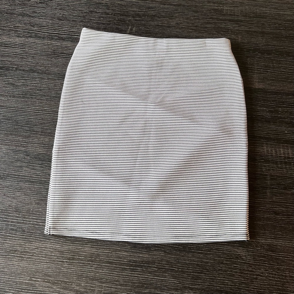 Mini skirt - Picture 2 of 3